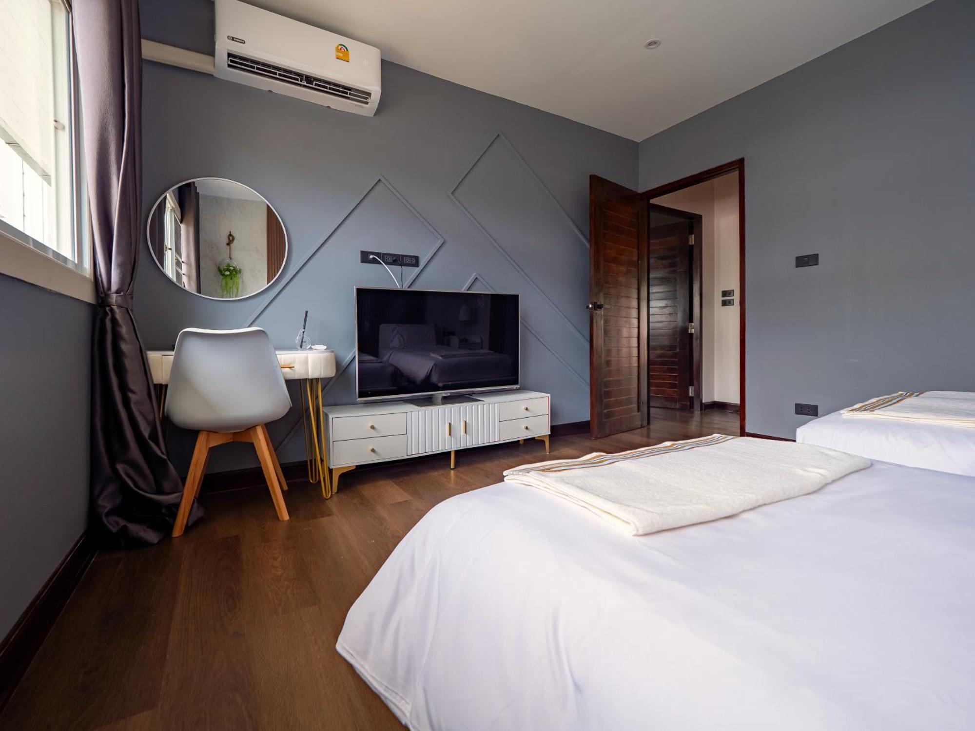 Grand Orlov Apart Hotel Patong Exterior photo