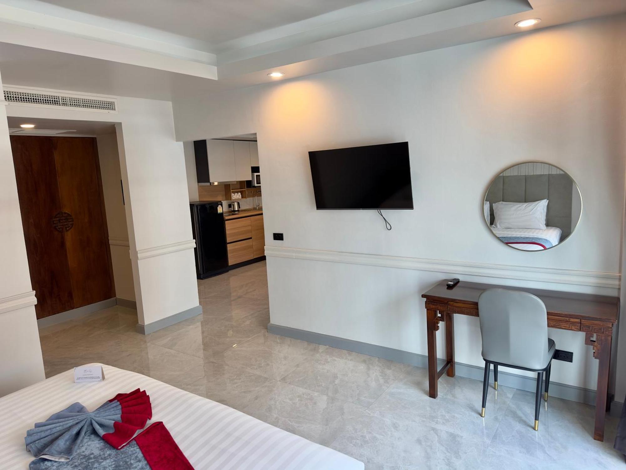 Grand Orlov Apart Hotel Patong Exterior photo